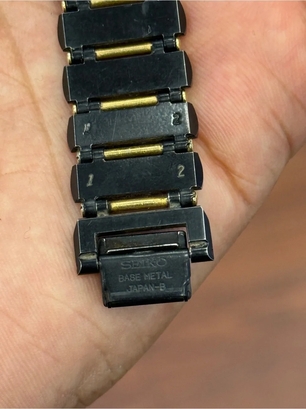 Seiko Vintage 1985 tank rare  Quartz Black & Gold Thin Watch unisex